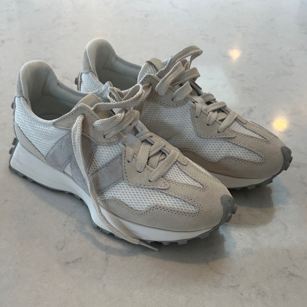New Balance 327 ALMOST NEW, size 8.5 women’s